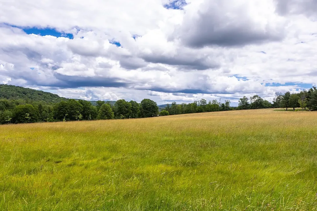 211 Abnaki Trace Hartford VT 05059