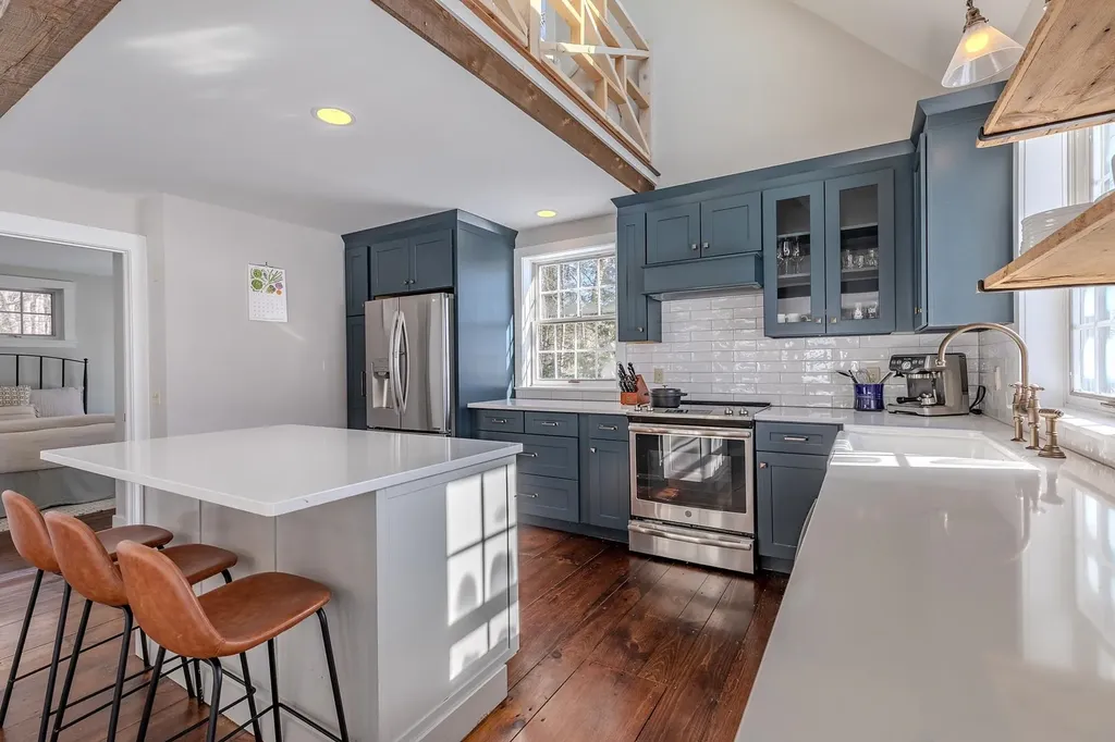 211 Abnaki Trace Hartford VT 05059