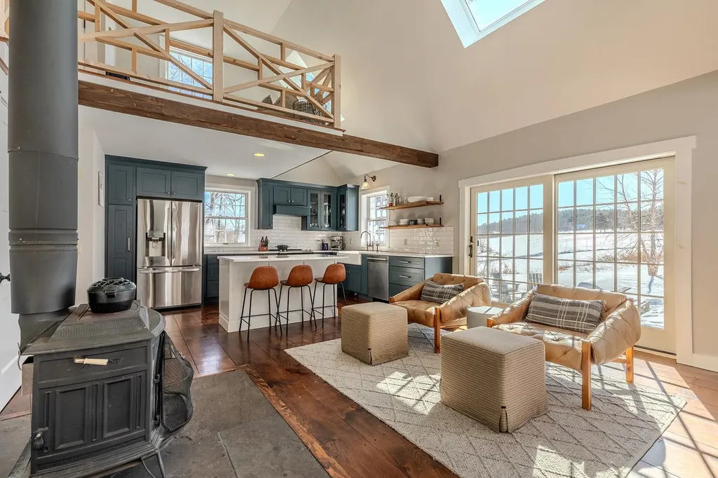 211 Abnaki Trace Hartford VT 05059