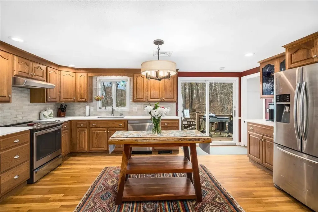 21 Berry Road Derry NH 03038