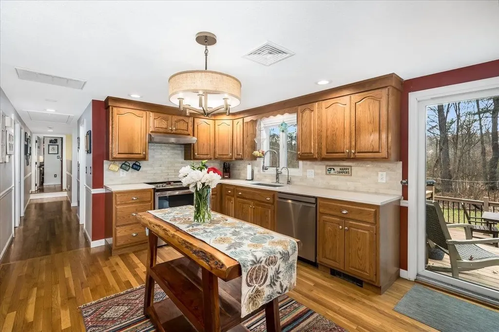 21 Berry Road Derry NH 03038