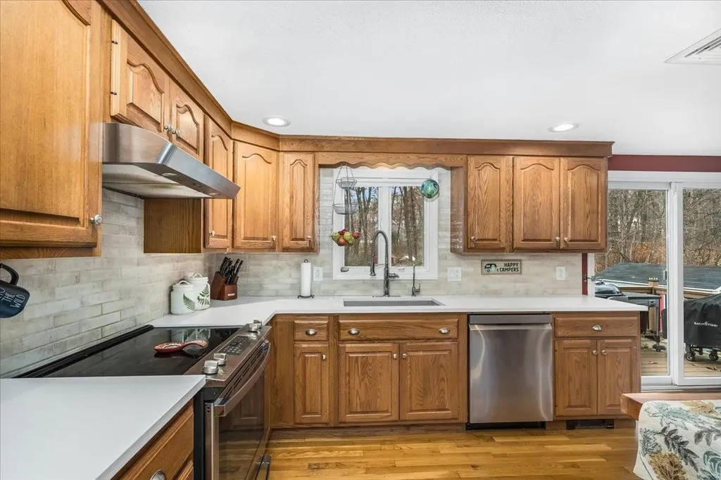 21 Berry Road Derry NH 03038