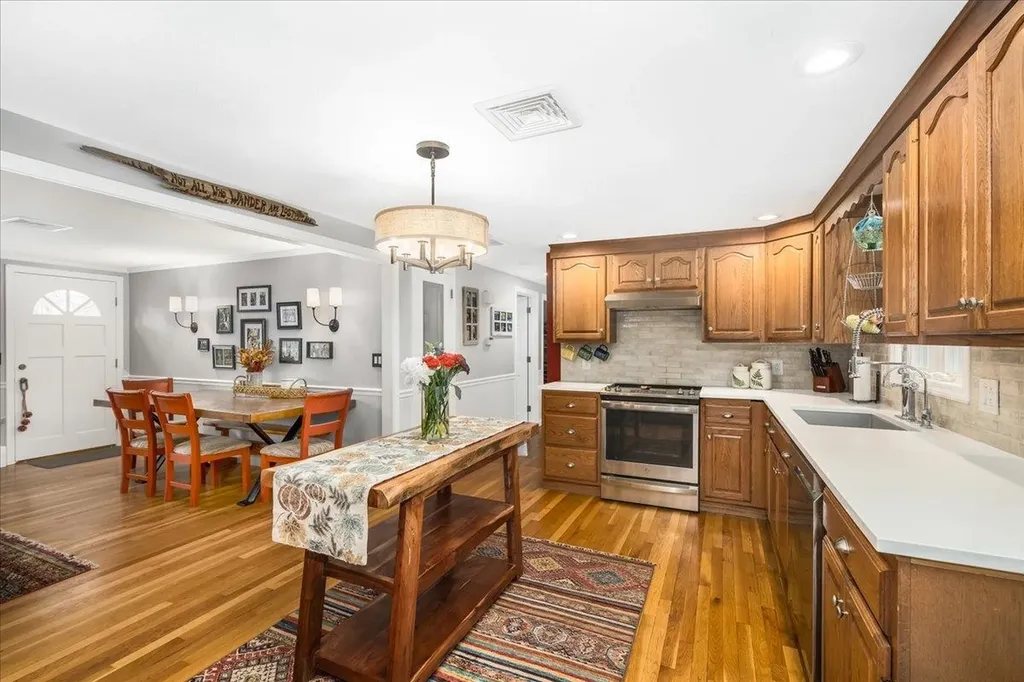 21 Berry Road Derry NH 03038