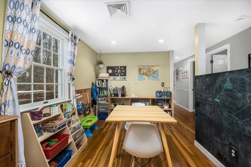 21 Berry Road Derry NH 03038