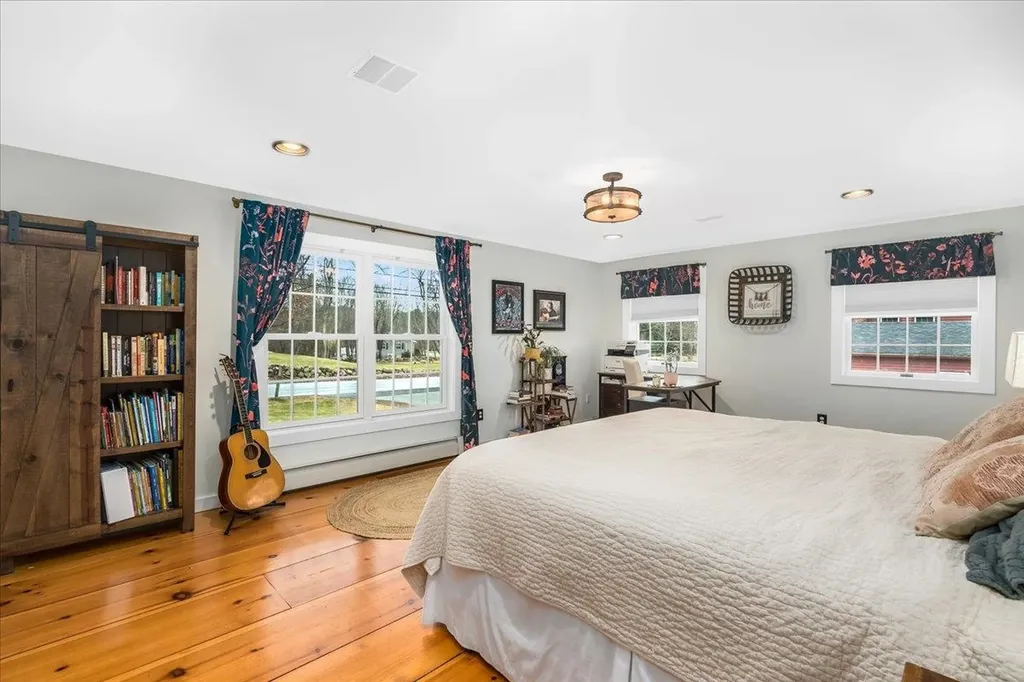 21 Berry Road Derry NH 03038