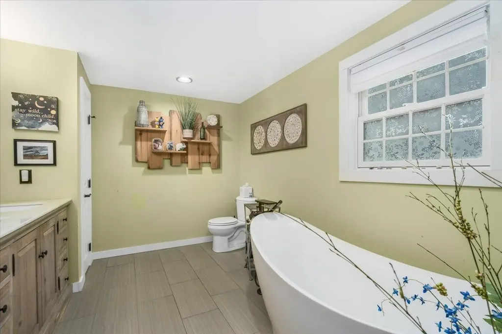 21 Berry Road Derry NH 03038