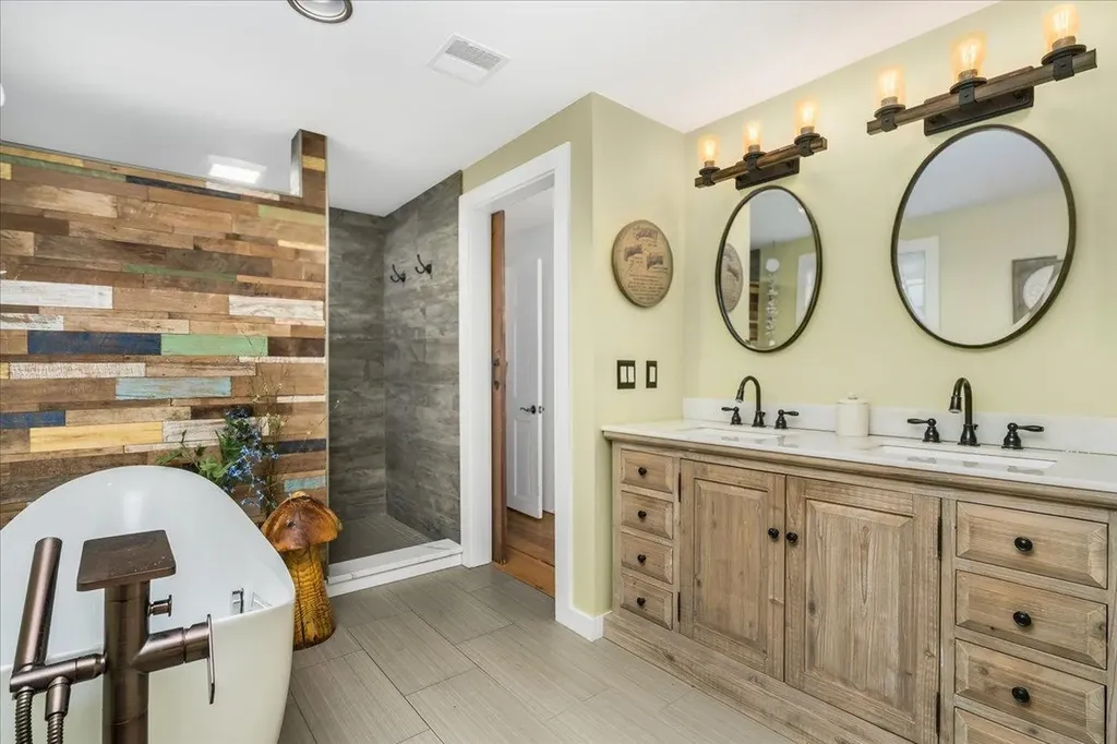 21 Berry Road Derry NH 03038