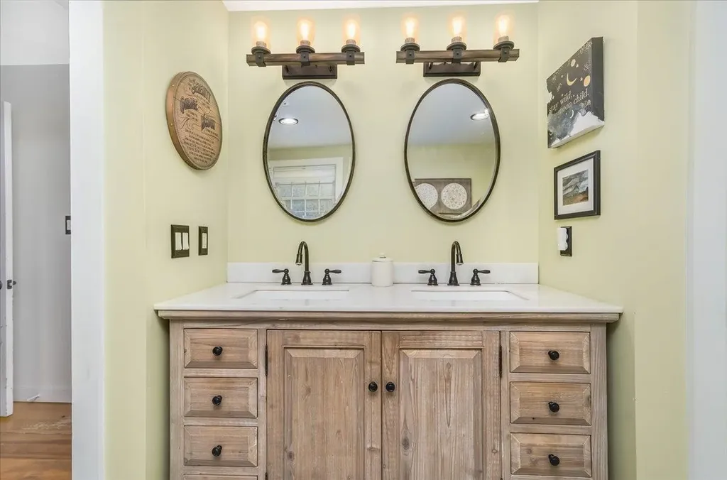 21 Berry Road Derry NH 03038