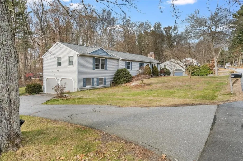 21 Berry Road Derry NH 03038