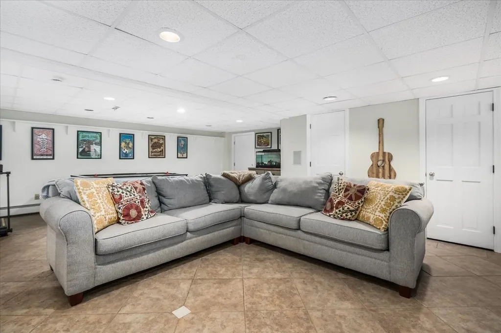 21 Berry Road Derry NH 03038