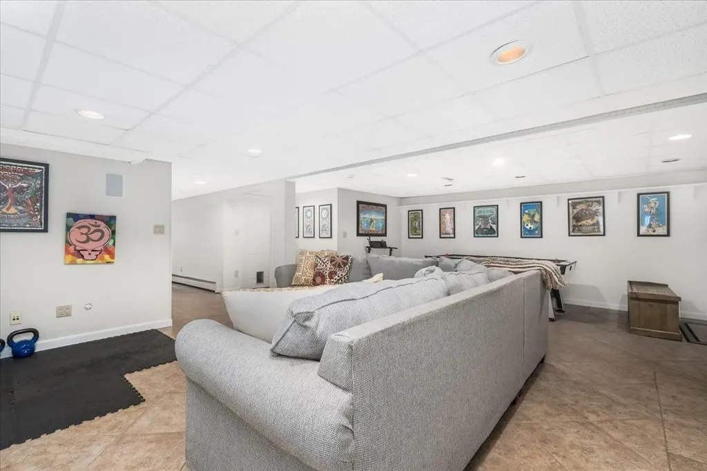 21 Berry Road Derry NH 03038