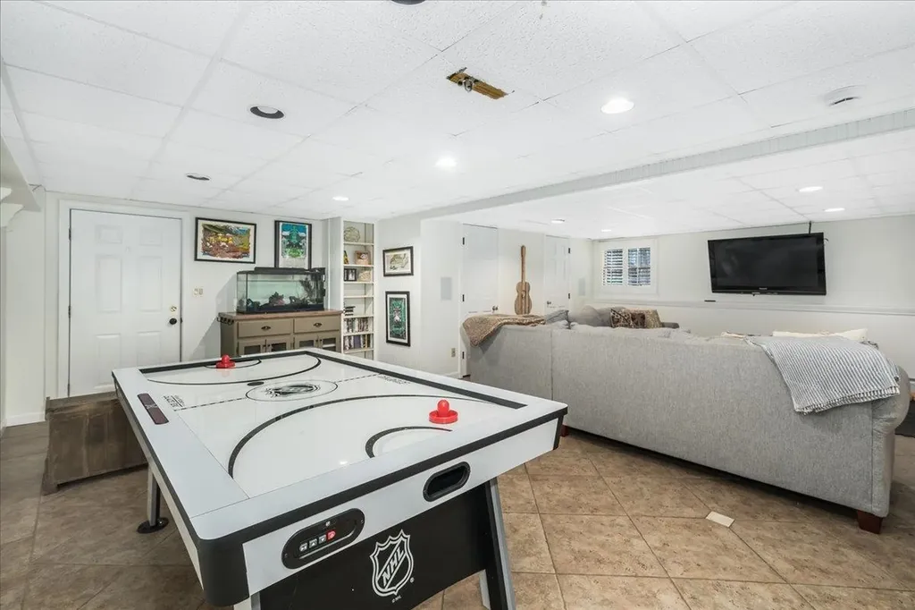 21 Berry Road Derry NH 03038