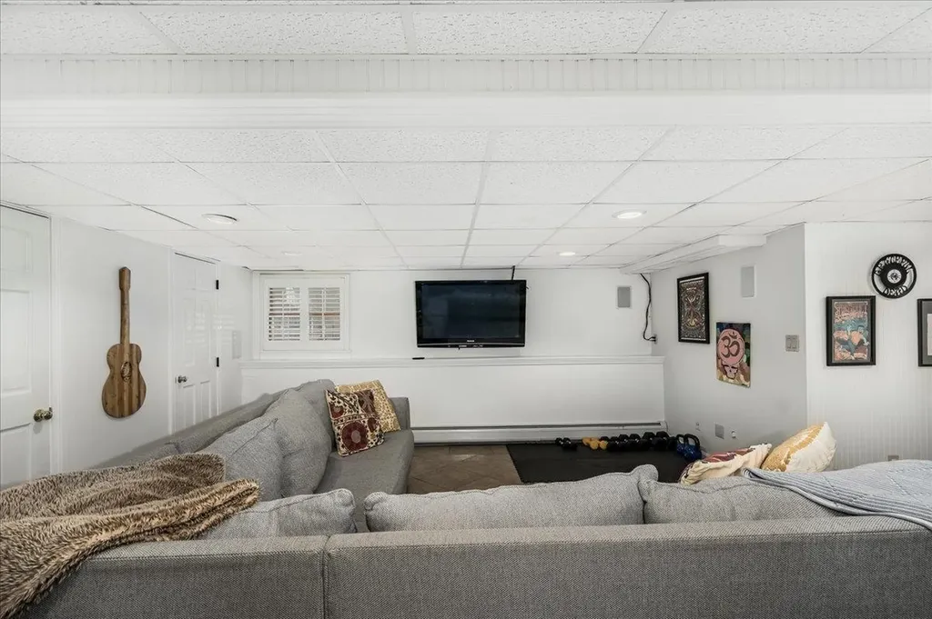 21 Berry Road Derry NH 03038