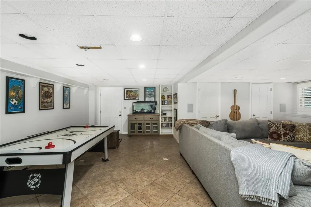 21 Berry Road Derry NH 03038