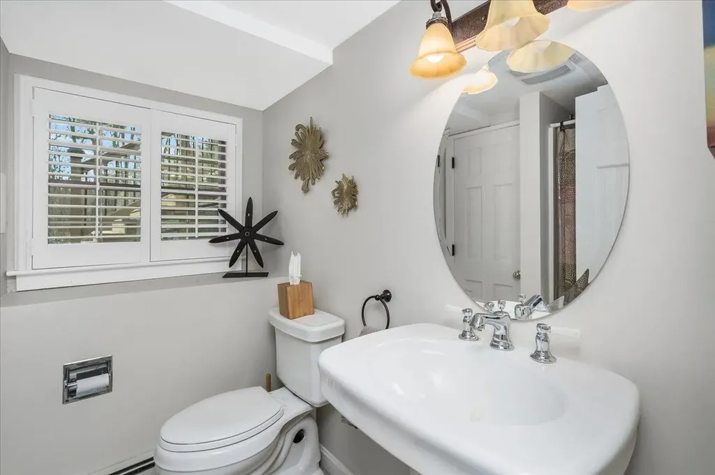 21 Berry Road Derry NH 03038