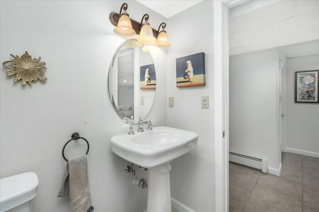 21 Berry Road Derry NH 03038