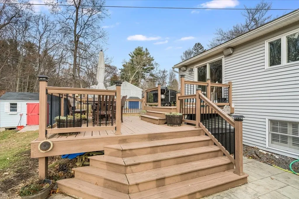 21 Berry Road Derry NH 03038