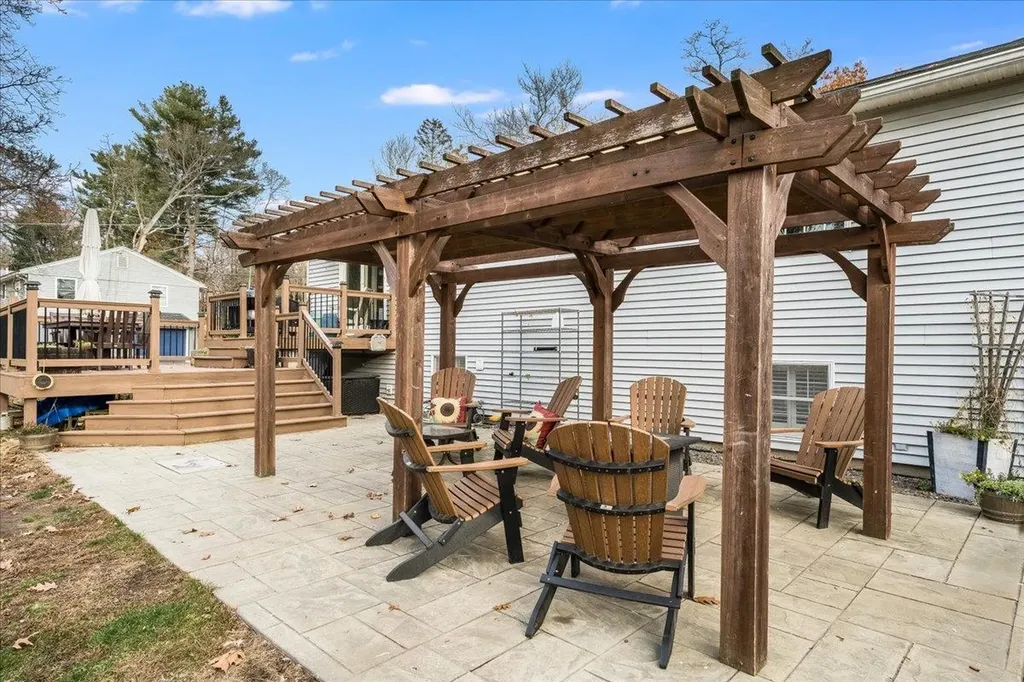 21 Berry Road Derry NH 03038