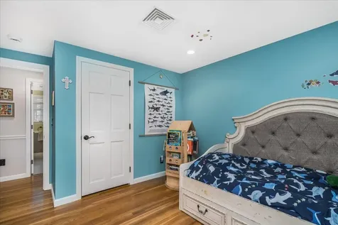 21 Berry Road Derry NH 03038