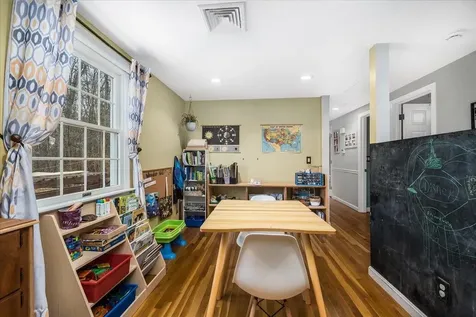 21 Berry Road Derry NH 03038