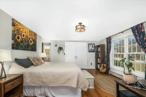 21 Berry Road Derry NH 03038