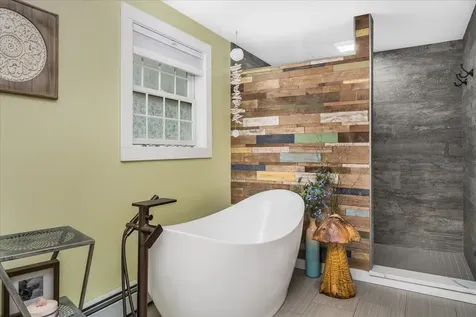 21 Berry Road Derry NH 03038