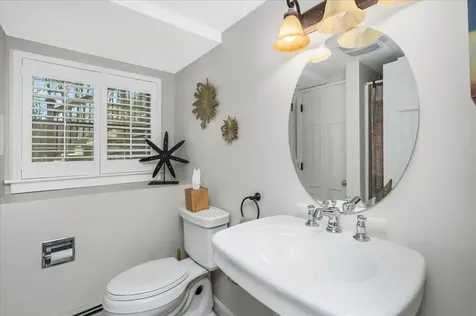 21 Berry Road Derry NH 03038