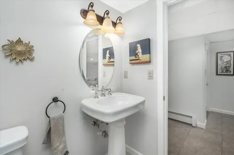 21 Berry Road Derry NH 03038