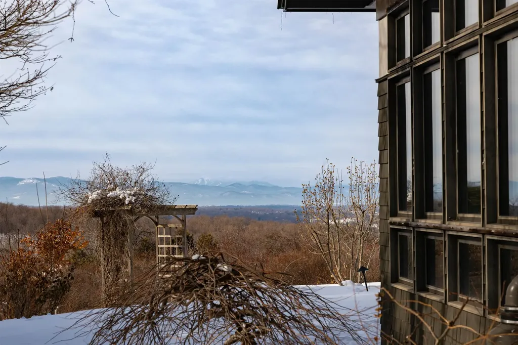 229 High Rock Road Hinesburg VT 05461