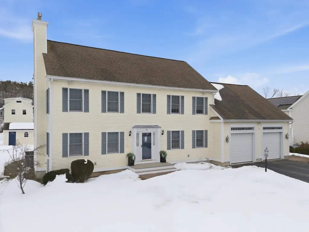 19 Viola Circle Seabrook NH 03874