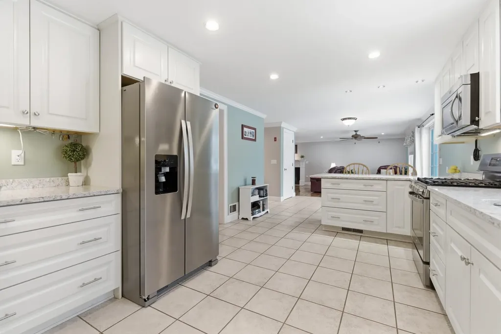 19 Viola Circle Seabrook NH 03874