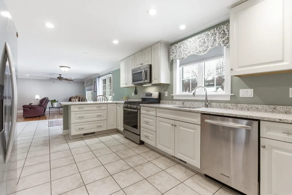 19 Viola Circle Seabrook NH 03874