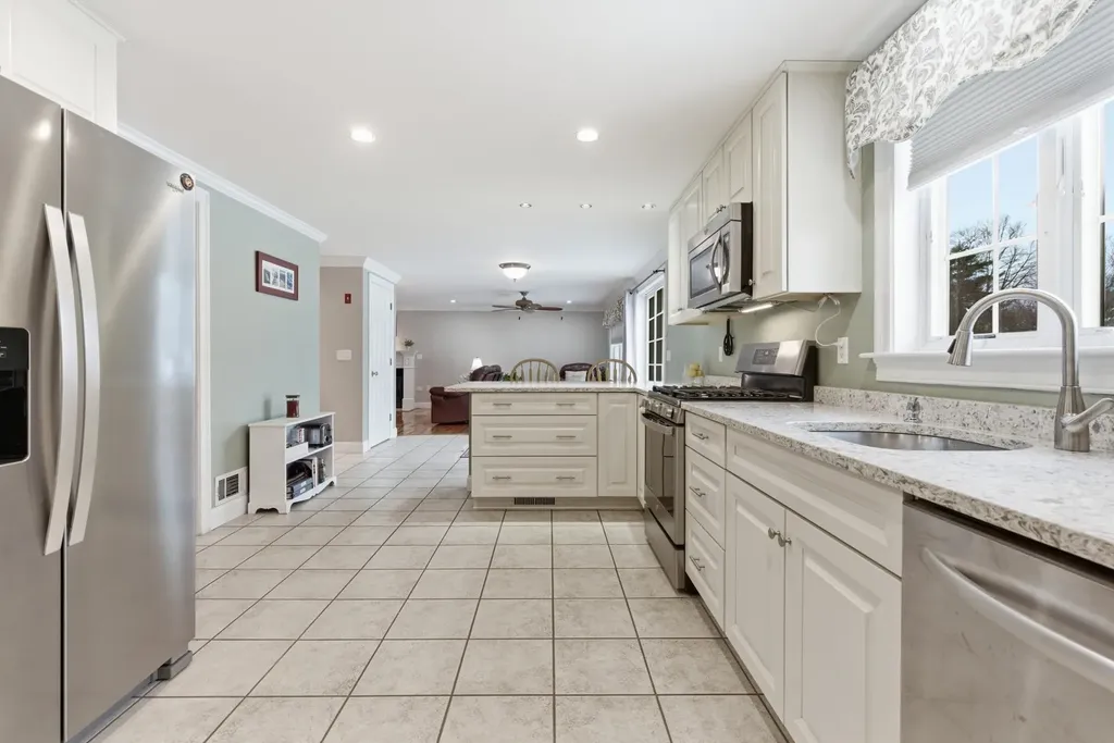 19 Viola Circle Seabrook NH 03874