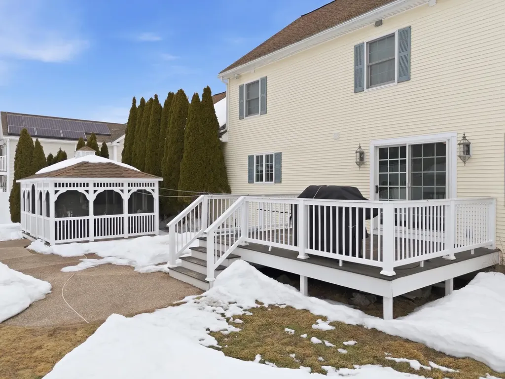 19 Viola Circle Seabrook NH 03874