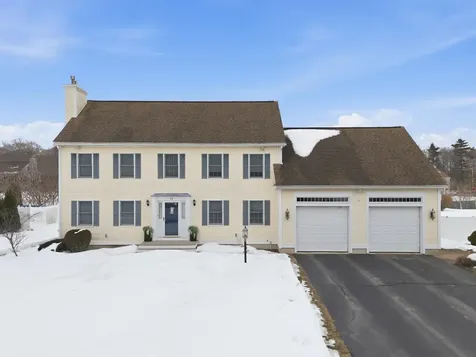 19 Viola Circle Seabrook NH 03874