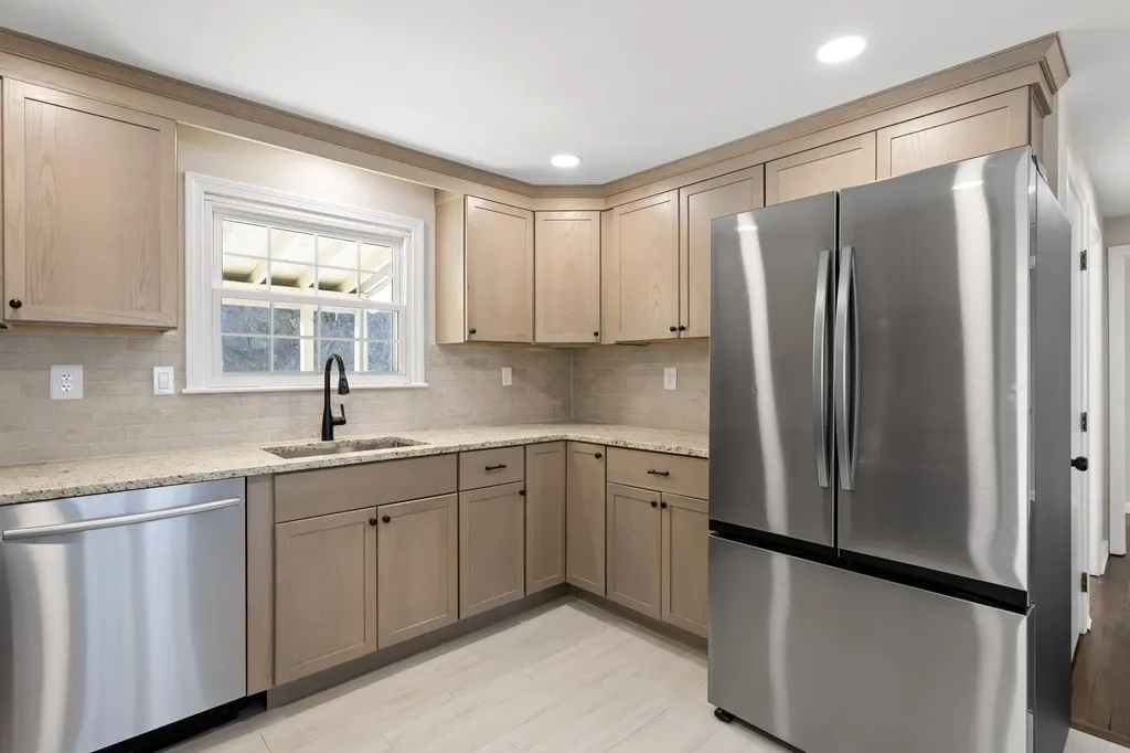 19 Auburn Road Londonderry NH 03053