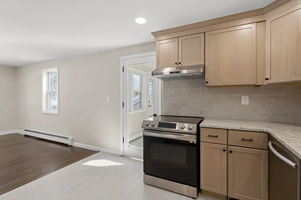 19 Auburn Road Londonderry NH 03053