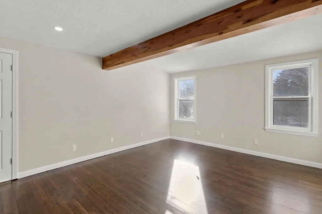 19 Auburn Road Londonderry NH 03053