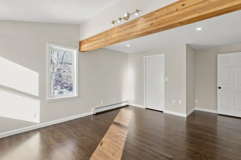 19 Auburn Road Londonderry NH 03053