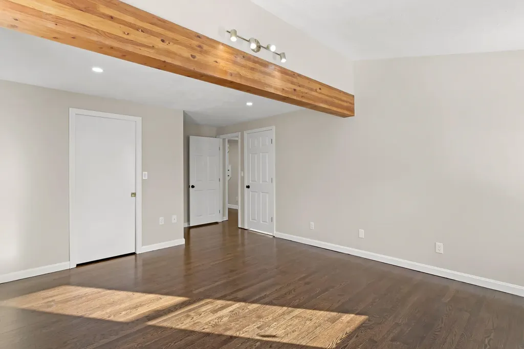 19 Auburn Road Londonderry NH 03053