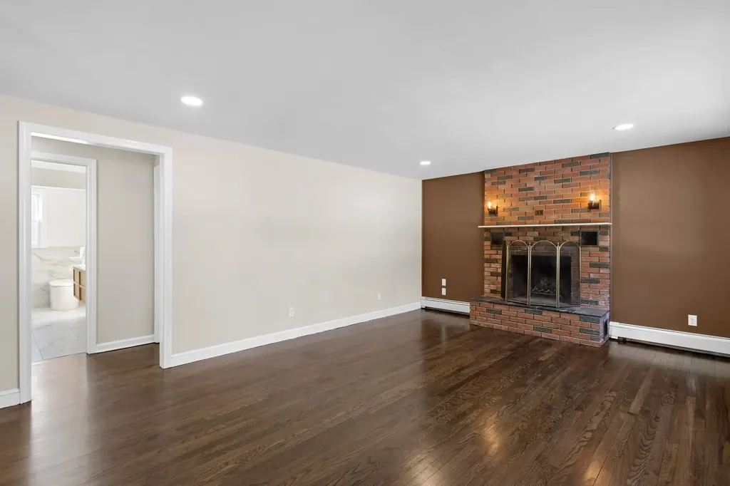 19 Auburn Road Londonderry NH 03053