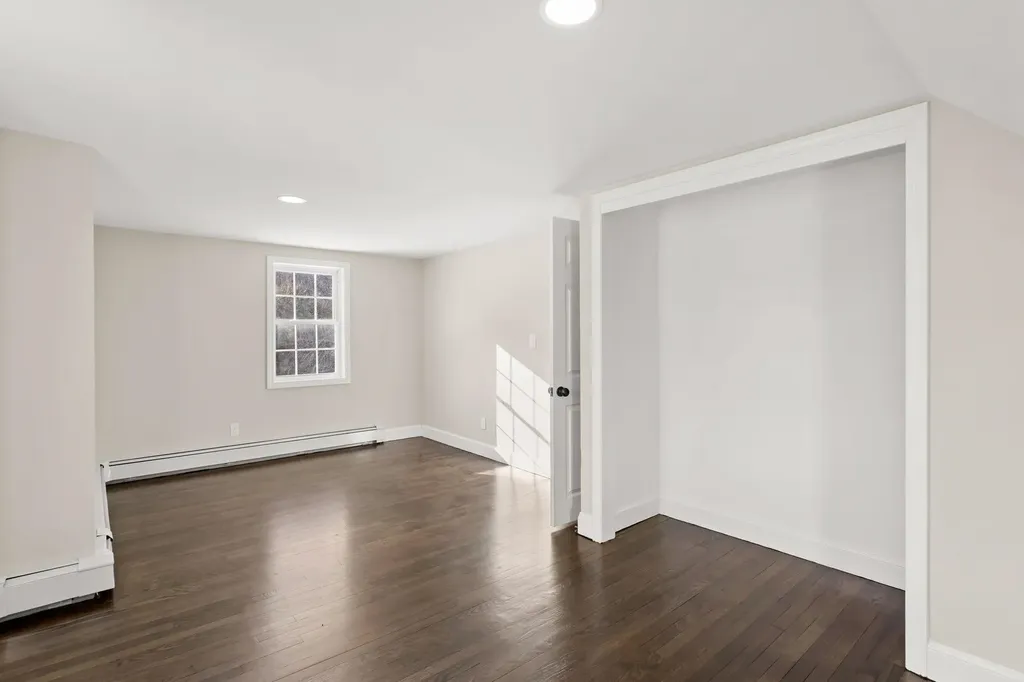 19 Auburn Road Londonderry NH 03053