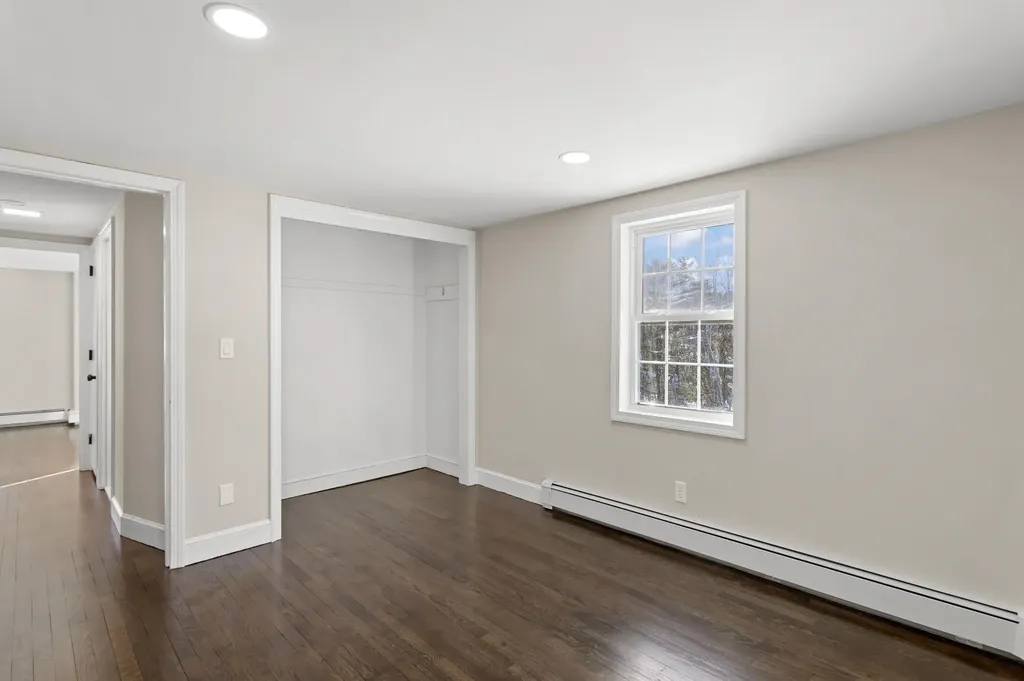 19 Auburn Road Londonderry NH 03053