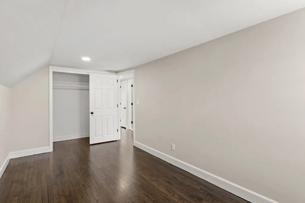 19 Auburn Road Londonderry NH 03053