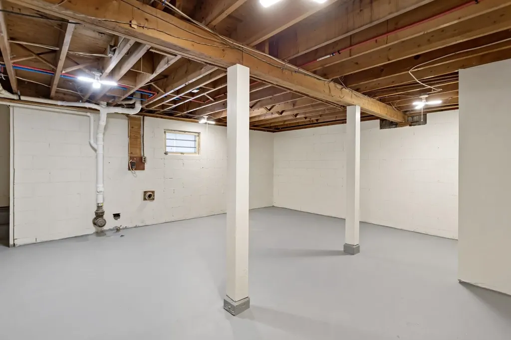 19 Auburn Road Londonderry NH 03053