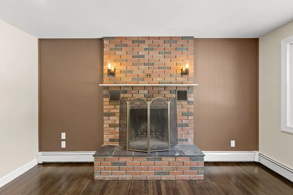 19 Auburn Road Londonderry NH 03053