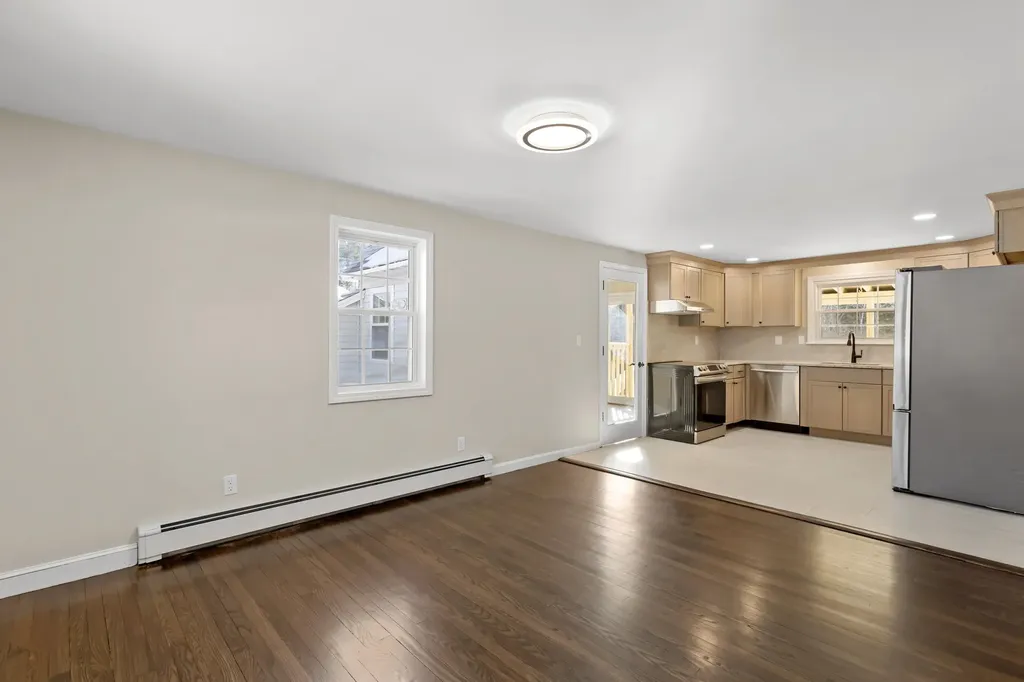 19 Auburn Road Londonderry NH 03053