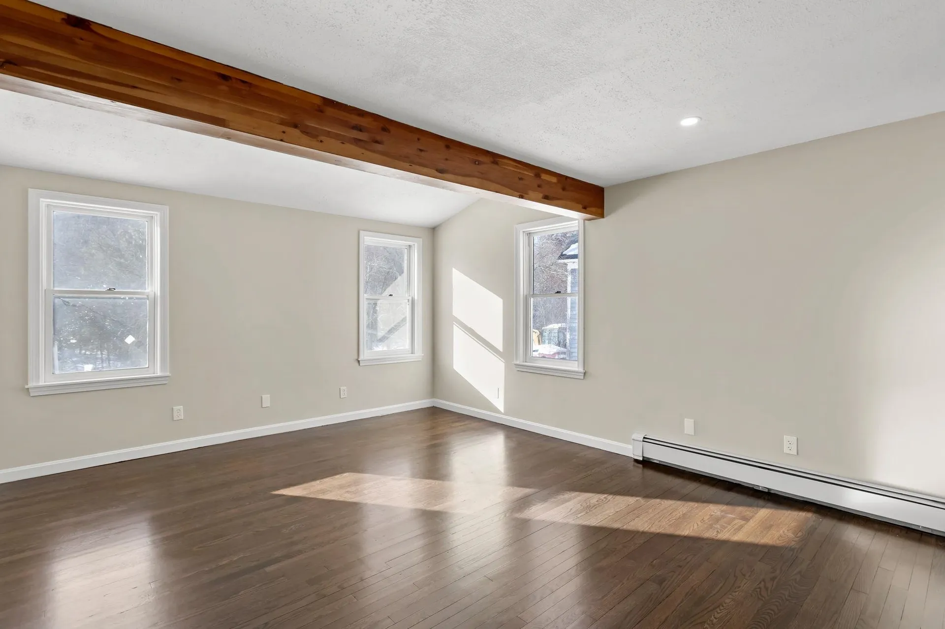 19 Auburn Road Londonderry NH 03053