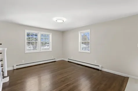 19 Auburn Road Londonderry NH 03053