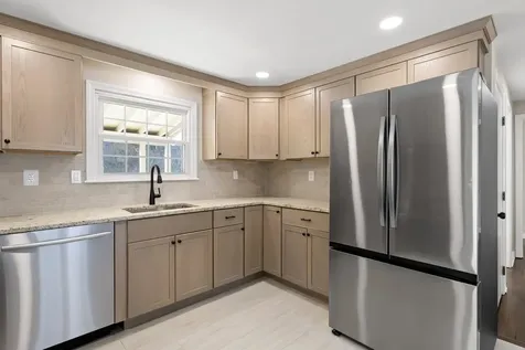 19 Auburn Road Londonderry NH 03053